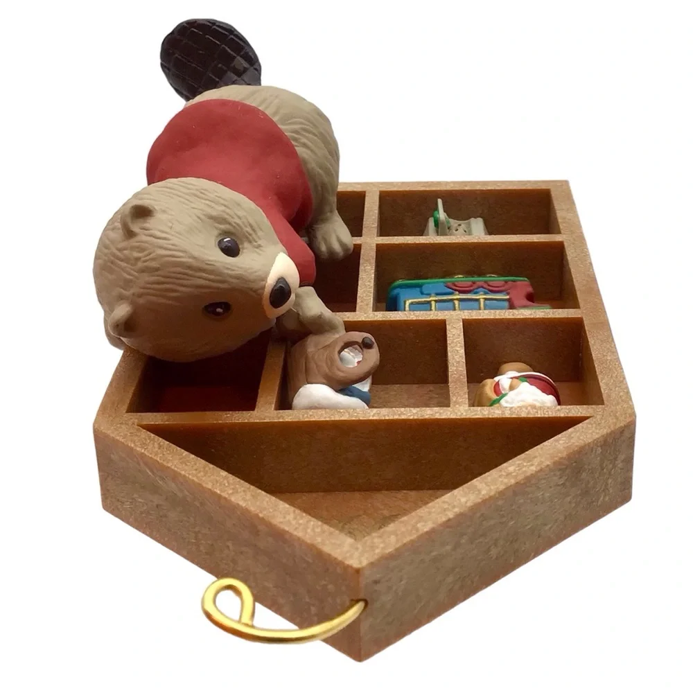 Hallmark 1995 “Collecting Memories” Christmas Ornament